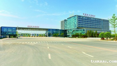 以百货零售为主，实现多元化发展，建设贵州一流企业