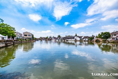 客户至上，服务至上，诚信为本，德赢天下